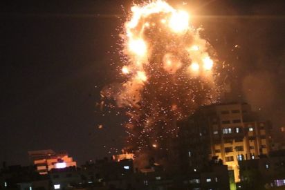 عندما يدنو الموت...لحظات من الرعب تعيشها غزة