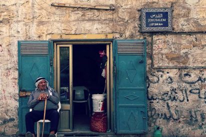 الطريق إلى القدس يعبرنا ولا نعبره!