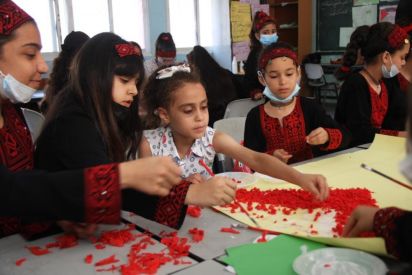 الناجية الوحيدة.. الطفلة سوزي تصف اللحظات الأخيرة قبل رحيل أسرتها
