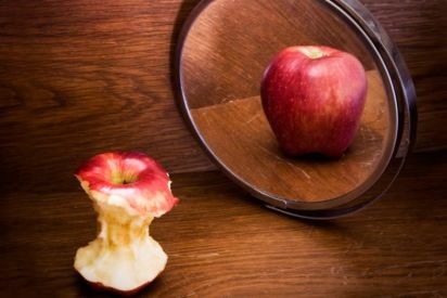 عشرة أفكار مشوهة يجب أن تطردها فورًا حتى لا تجعل حياتك بائسة!